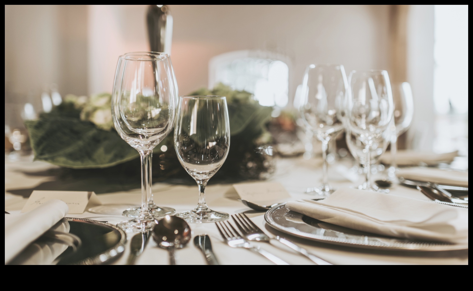 Γαστρονομική βραδιά Ανεβάστε τη νύχτα σας με το δείπνο BrillianceΜια αξέχαστη βραδιά εκλεκτού φαγητού και εξαιρετικής συνομιλίας. 3 Γαστρονομική βραδιά: Ανεβάστε τη νύχτα σας με Dinner Brilliance